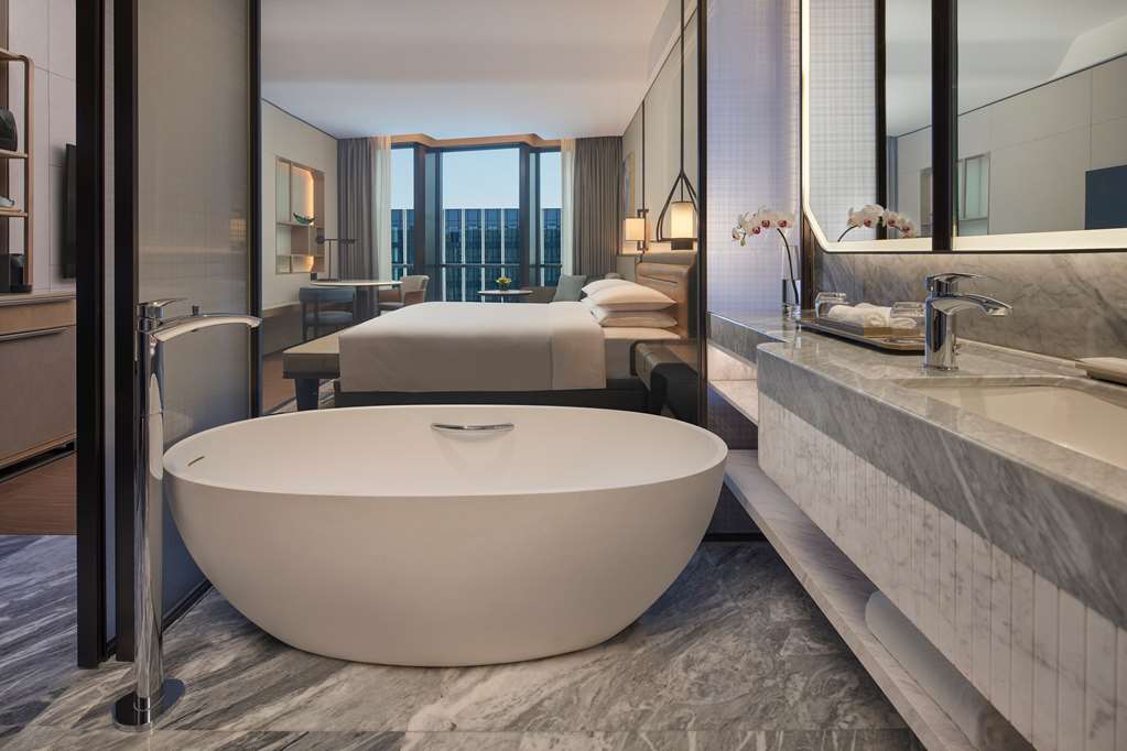 HYATT REGENCY HANGZHOU INTERNATIONA-guestroom-Guest Room,Bathroom,On-Site.jpg