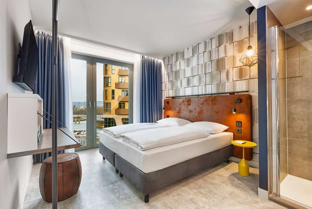 H2 HOTEL MAINZ-guestroom-Guest Room,On-Site.jpg