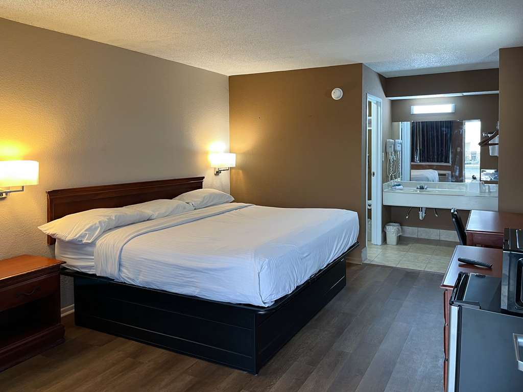 STUDIO 6 MILLINGTON TN-guestroom-Guest Room,On-Site.jpg