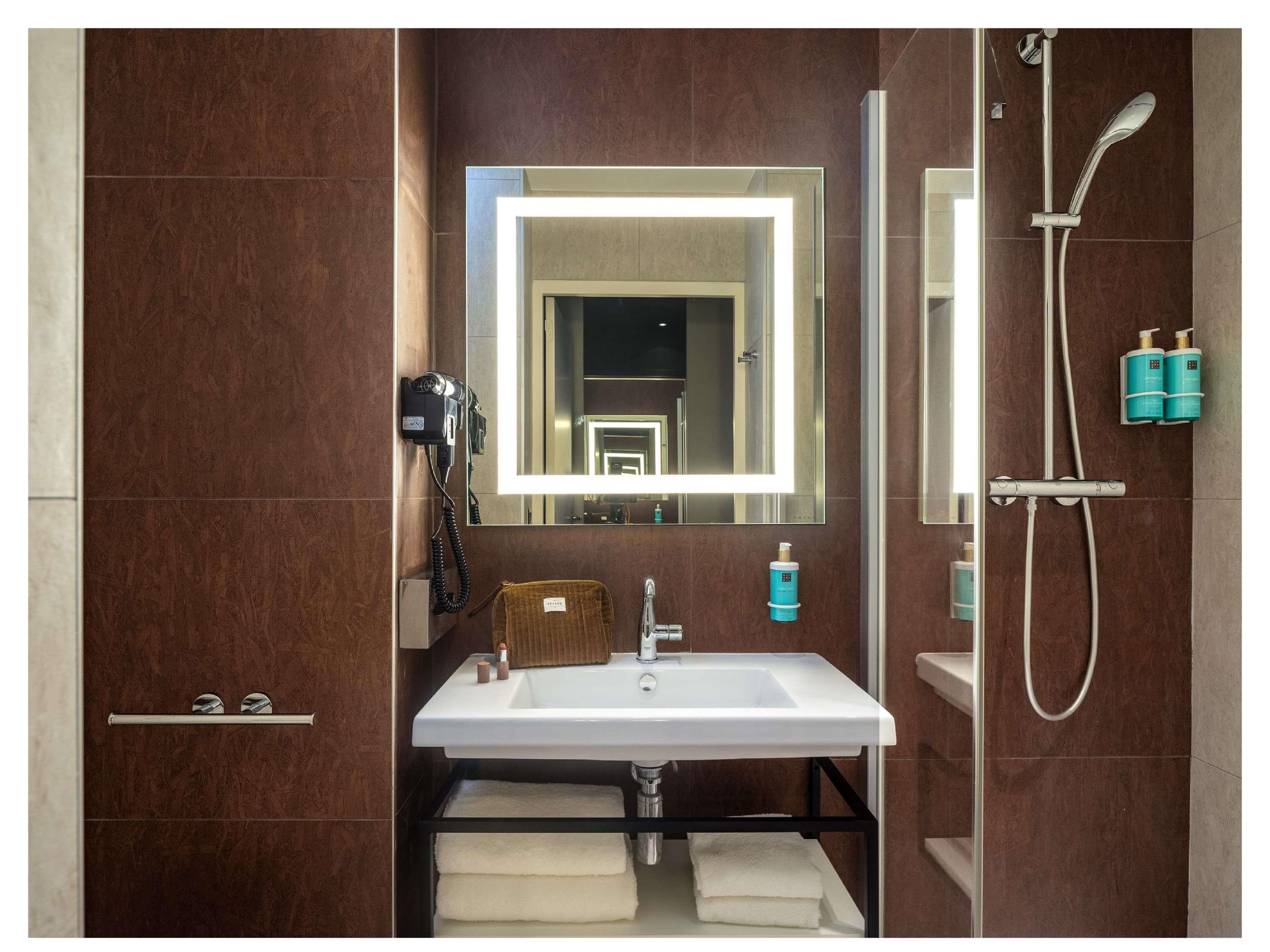 Novotel Paris Val de Fontenay Room Type - Standard Family Room with 2 connecting rooms