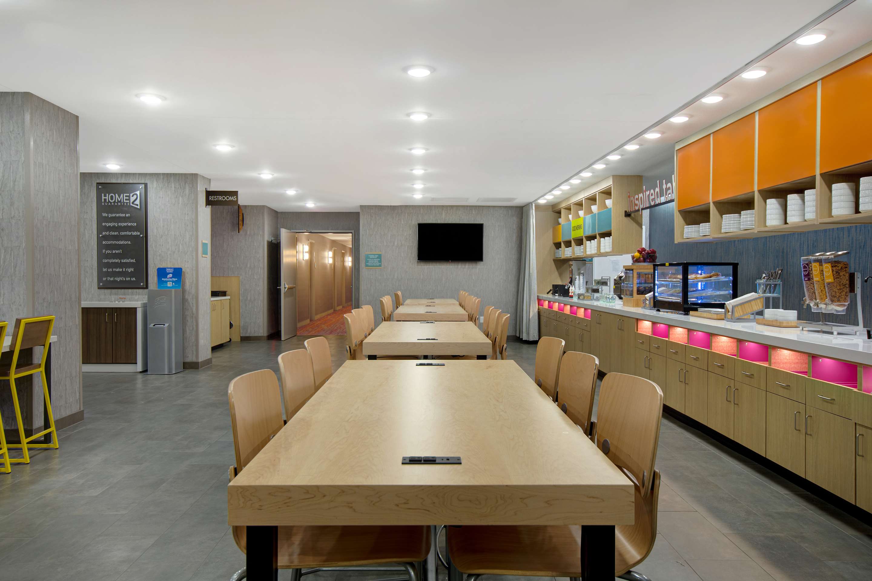 Breakfast Area | Home2 Suites By Hilton Grand Rapids Airport