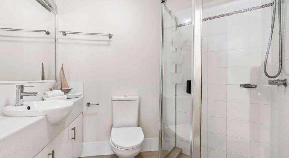 SAILPORT MOOLOOLABA APARTMENTS-guestroom-Guest Room,Bathroom,On-Site.jpg