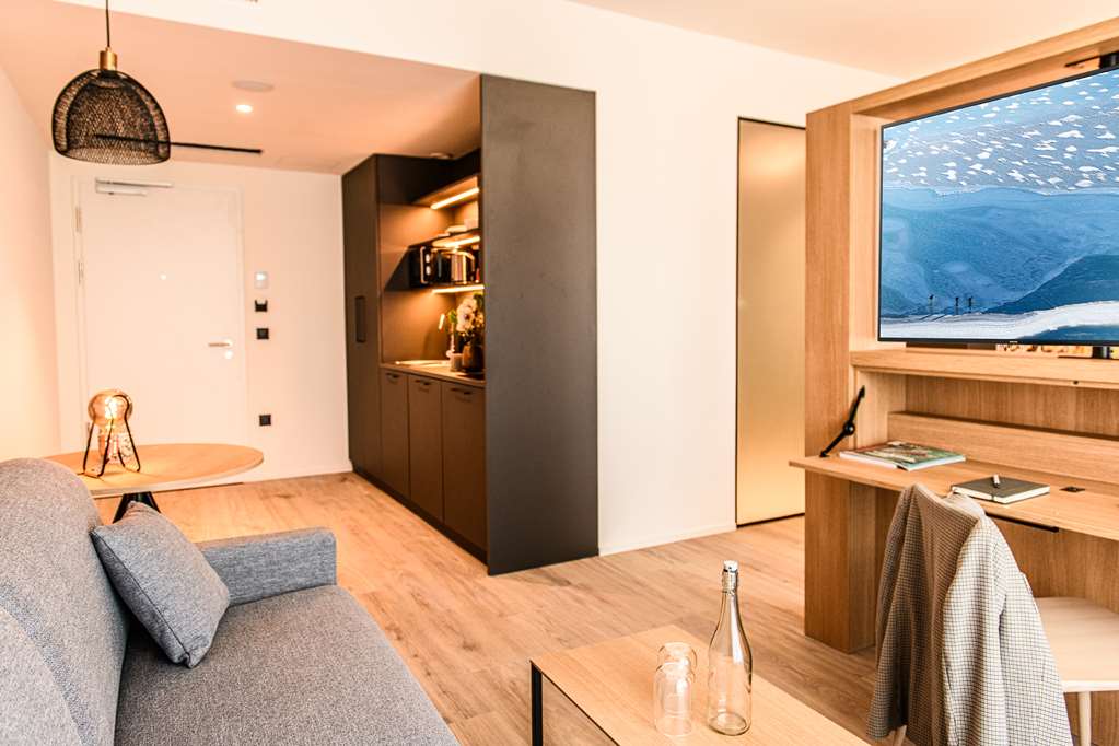 AFTERWORK HOTEL-guestroom-Guest Room,Suite,On-Site.jpg