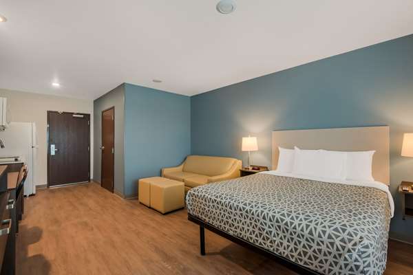 Suite - WoodSpring Suites Bellflower - CA 91, Exit 15