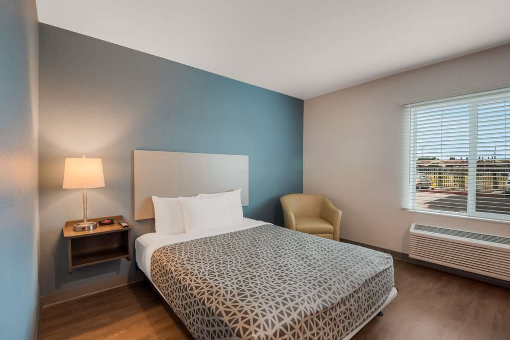 WOODSPRING SUITES BELLFLOWER - LOS-guestroom-Guest Room,On-Site.jpg