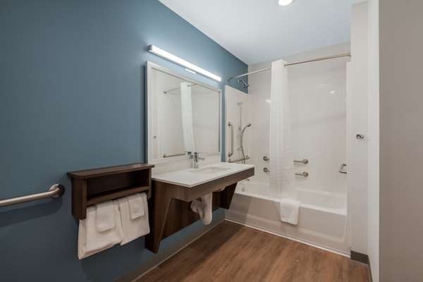  - WoodSpring Suites Bellflower - CA 91, Exit 15