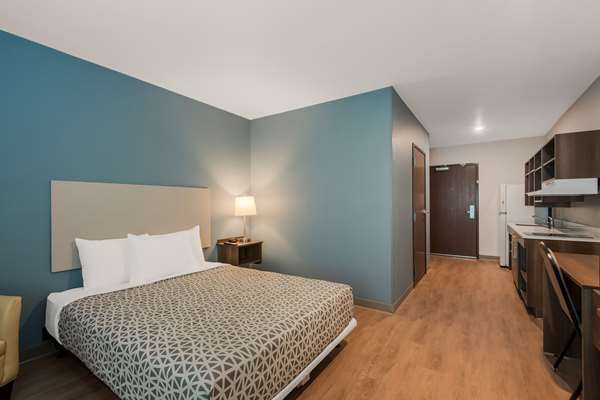 Suite - WoodSpring Suites Bellflower - CA 91, Exit 15