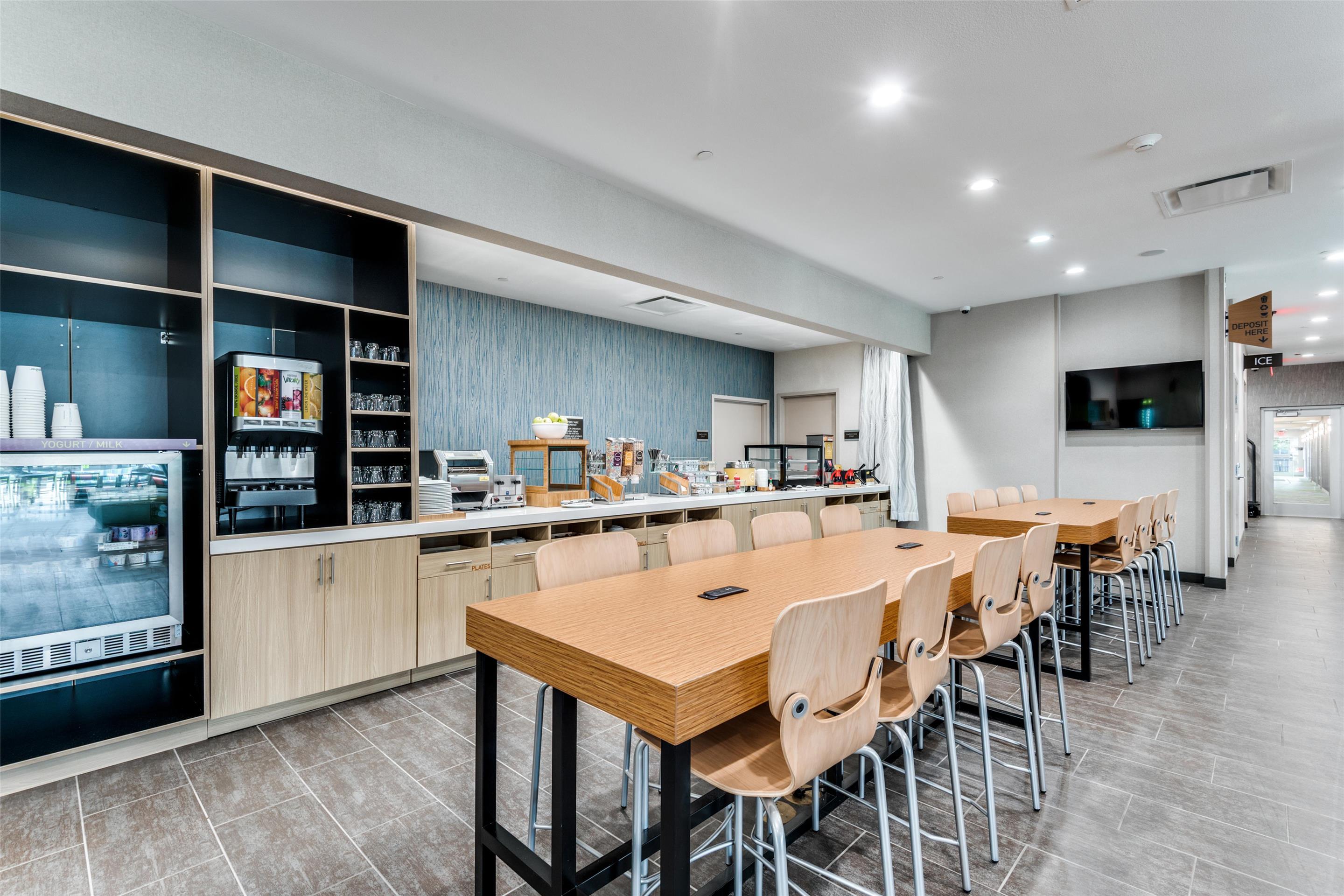 Breakfast Area | Home2 Suites by Hilton Dallas Medical District Lovefield
