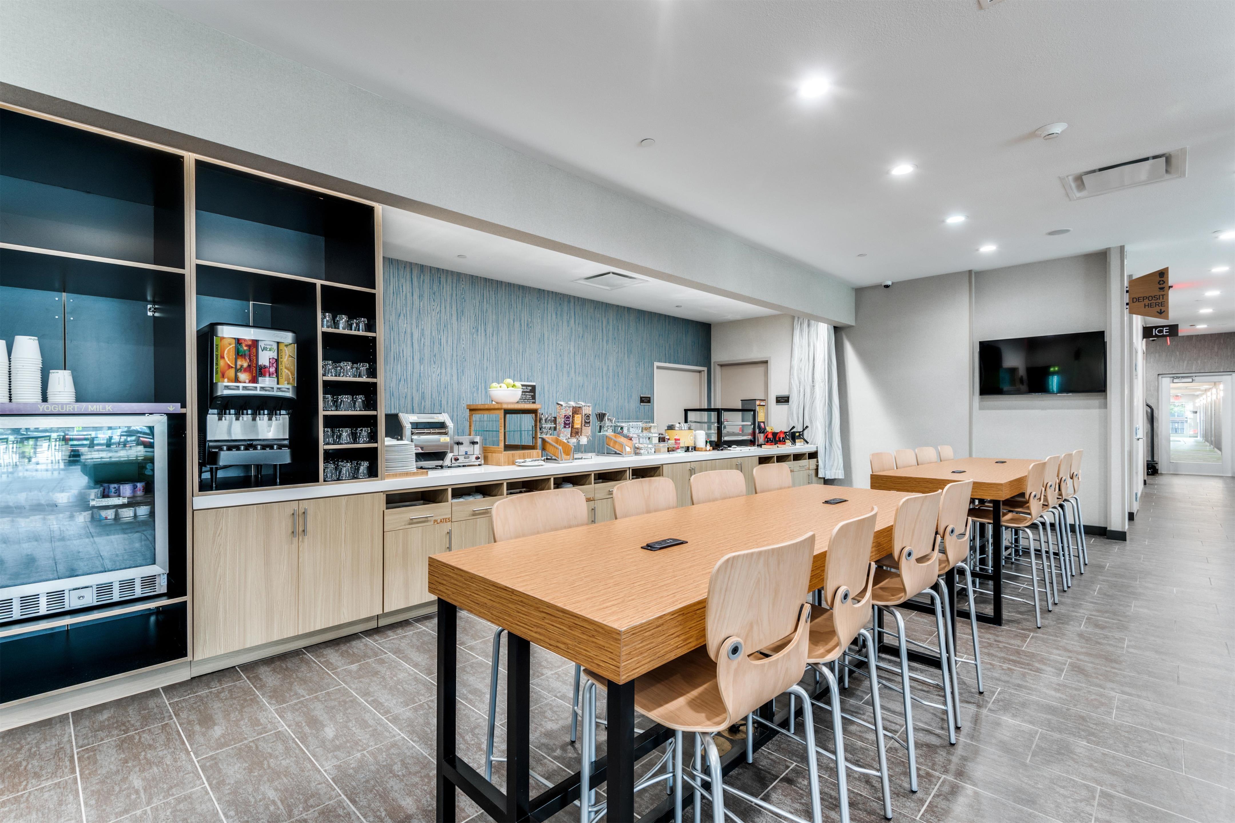 Breakfast Area | Home2 Suites by Hilton Dallas Medical District Lovefield
