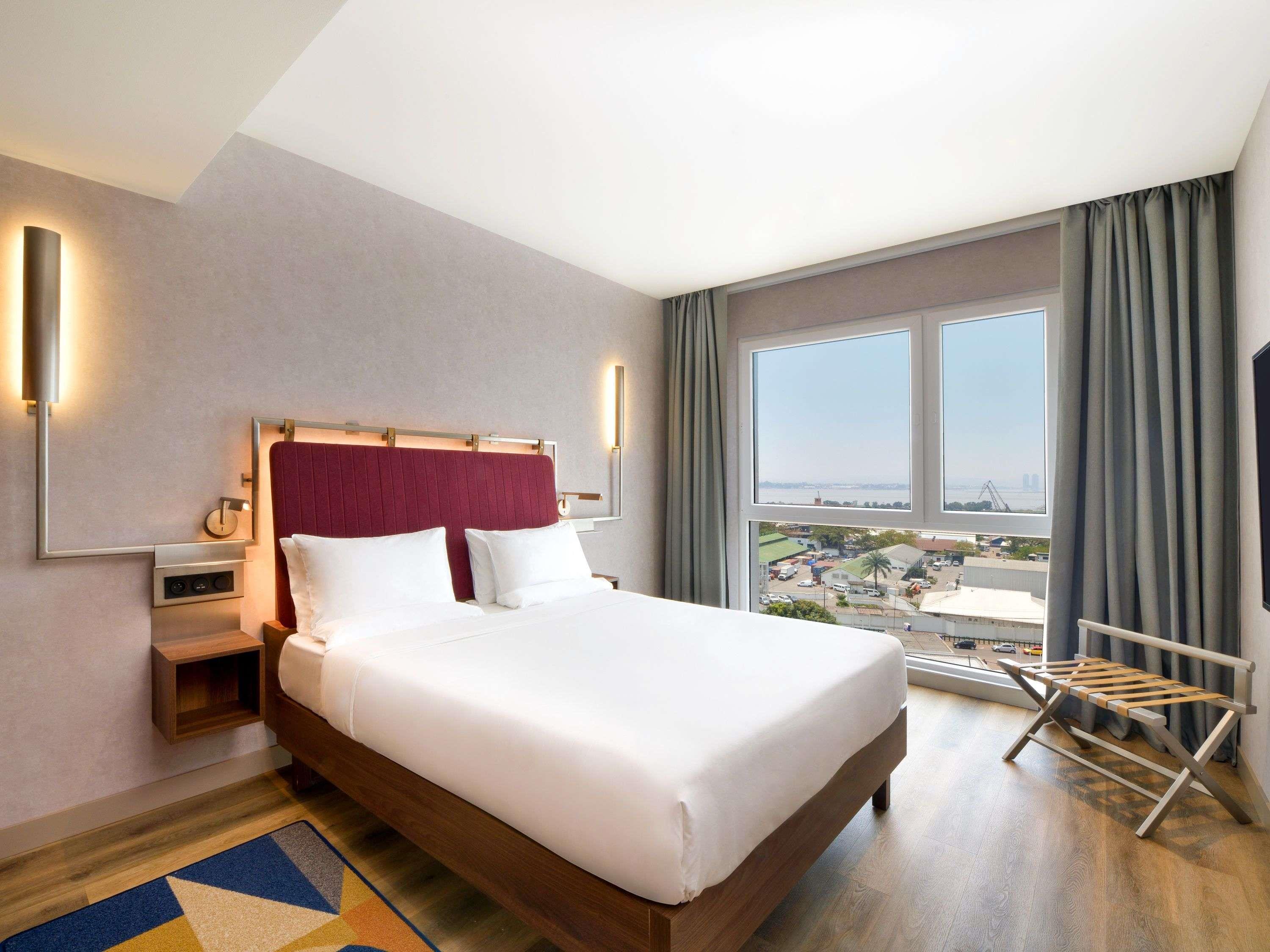 Novotel Kinshasa La Gombe Room Type - Suite with a double bed and river view