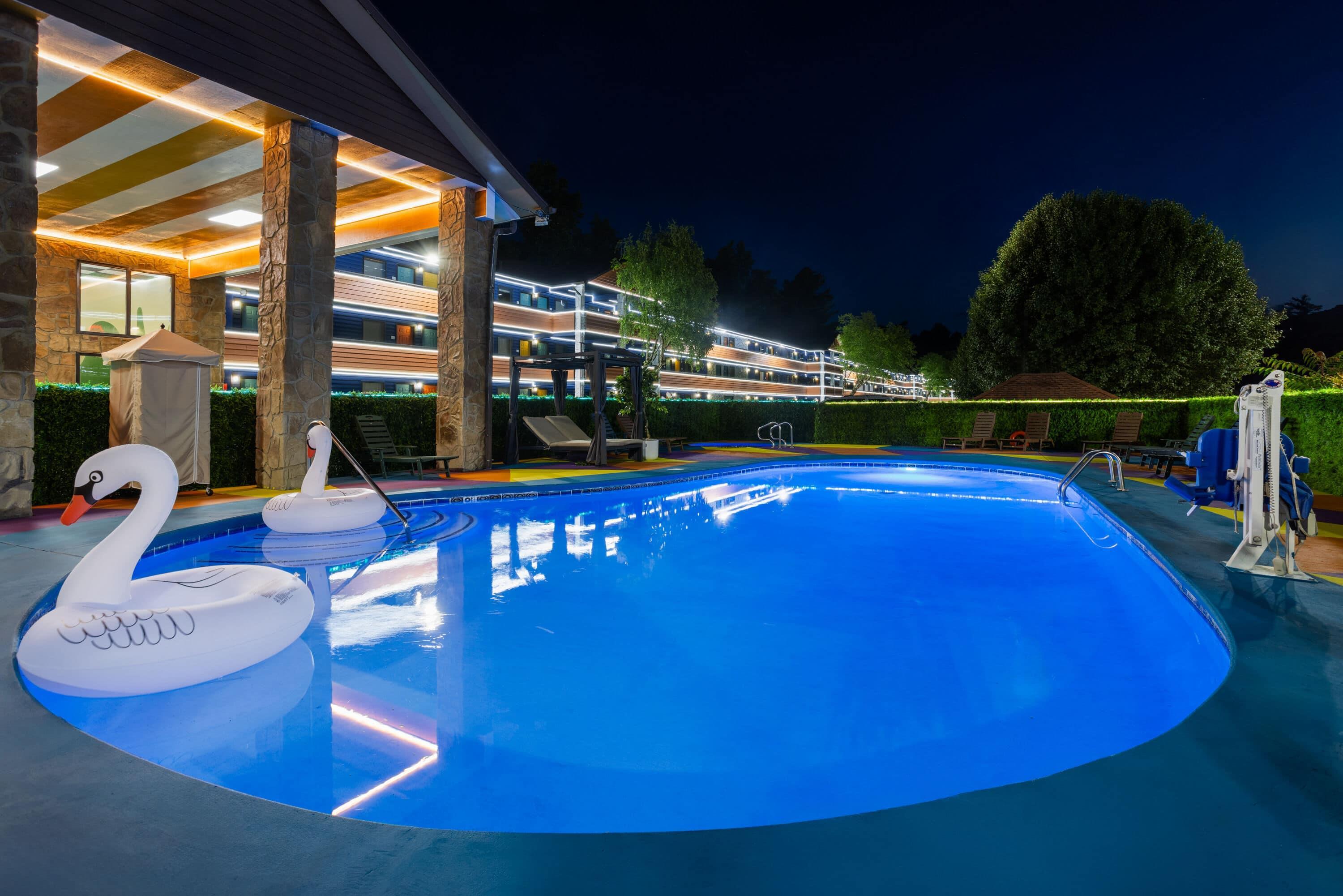 Pool | Days Inn By Wyndham Pigeon Forge South