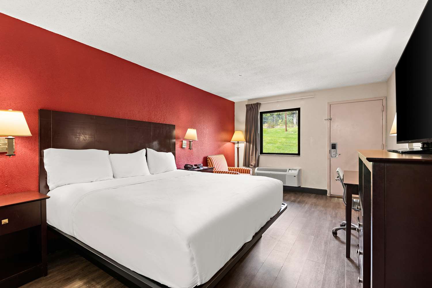 1 Accessible King Bed Smoking image