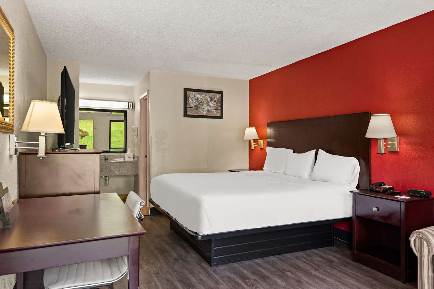 1 King Bed Non Smoking image
