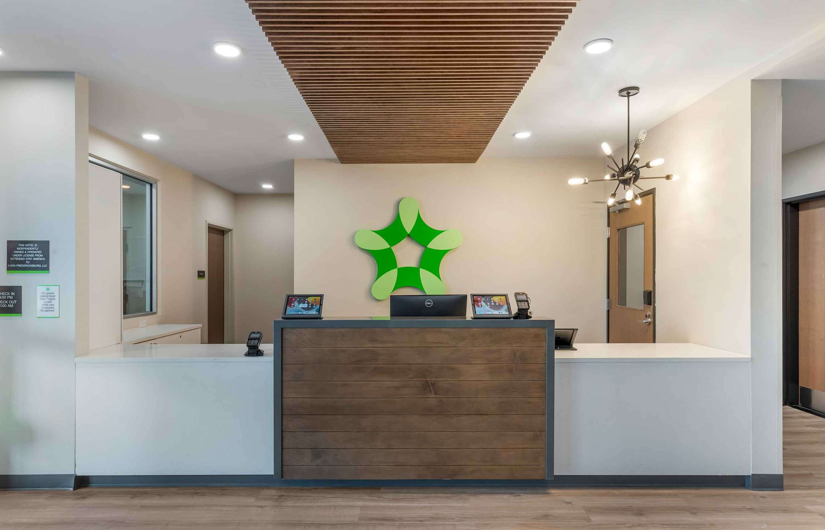 Lobby and Guest Check-in | Extended Stay America Premier Suites - Fredericksburg