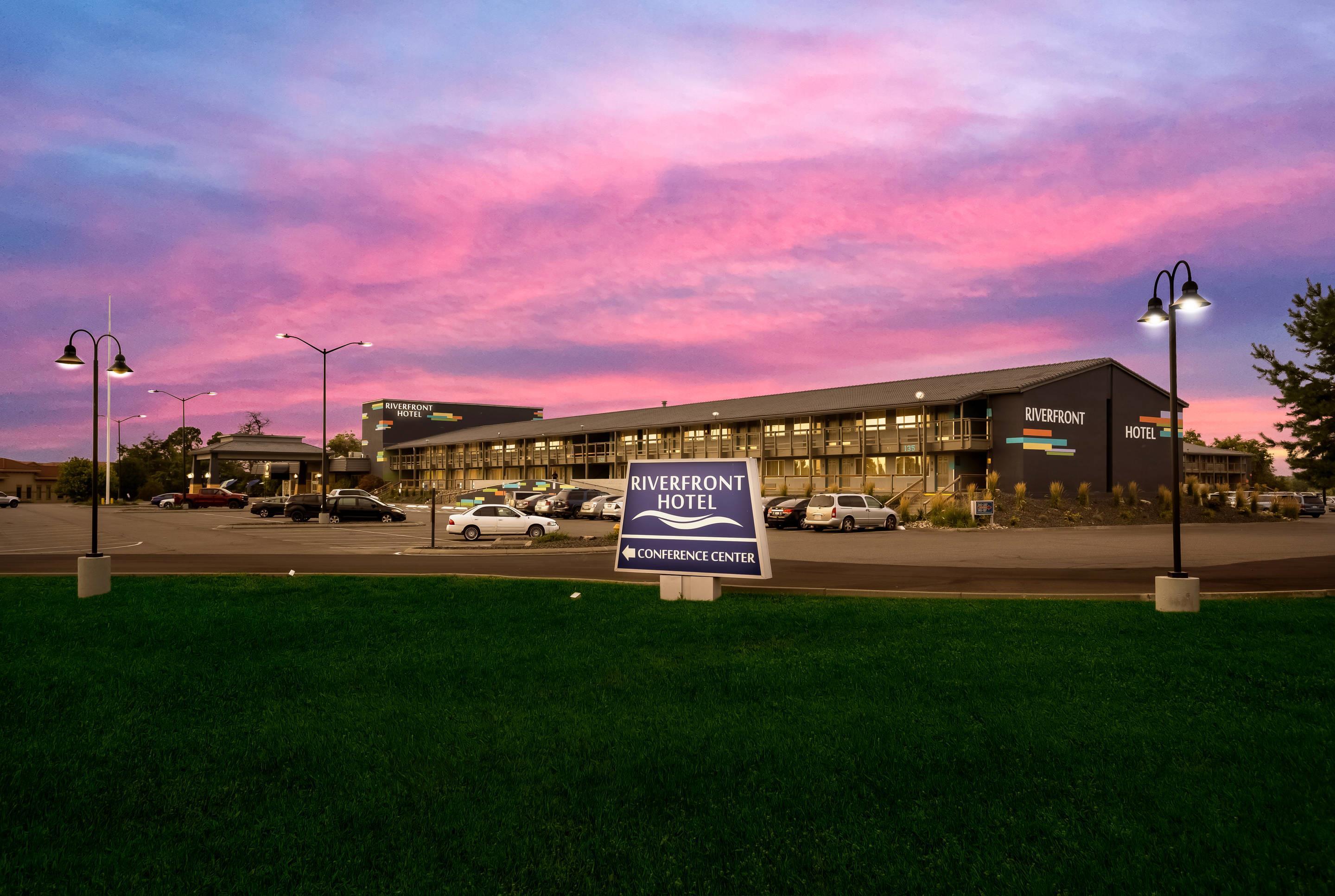 Twilight | Richland Riverfront Hotel, Ascend Hotel Collection