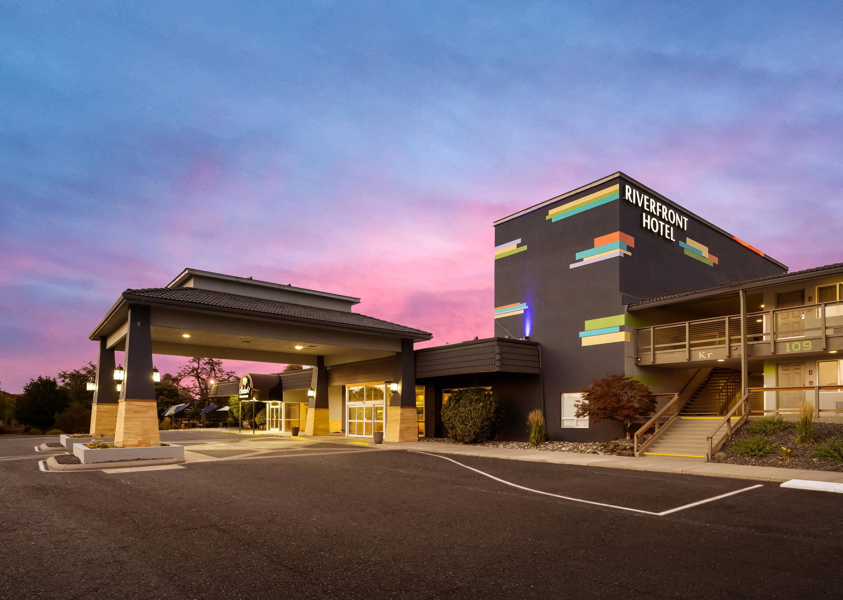 Twilight | Richland Riverfront Hotel, Ascend Hotel Collection