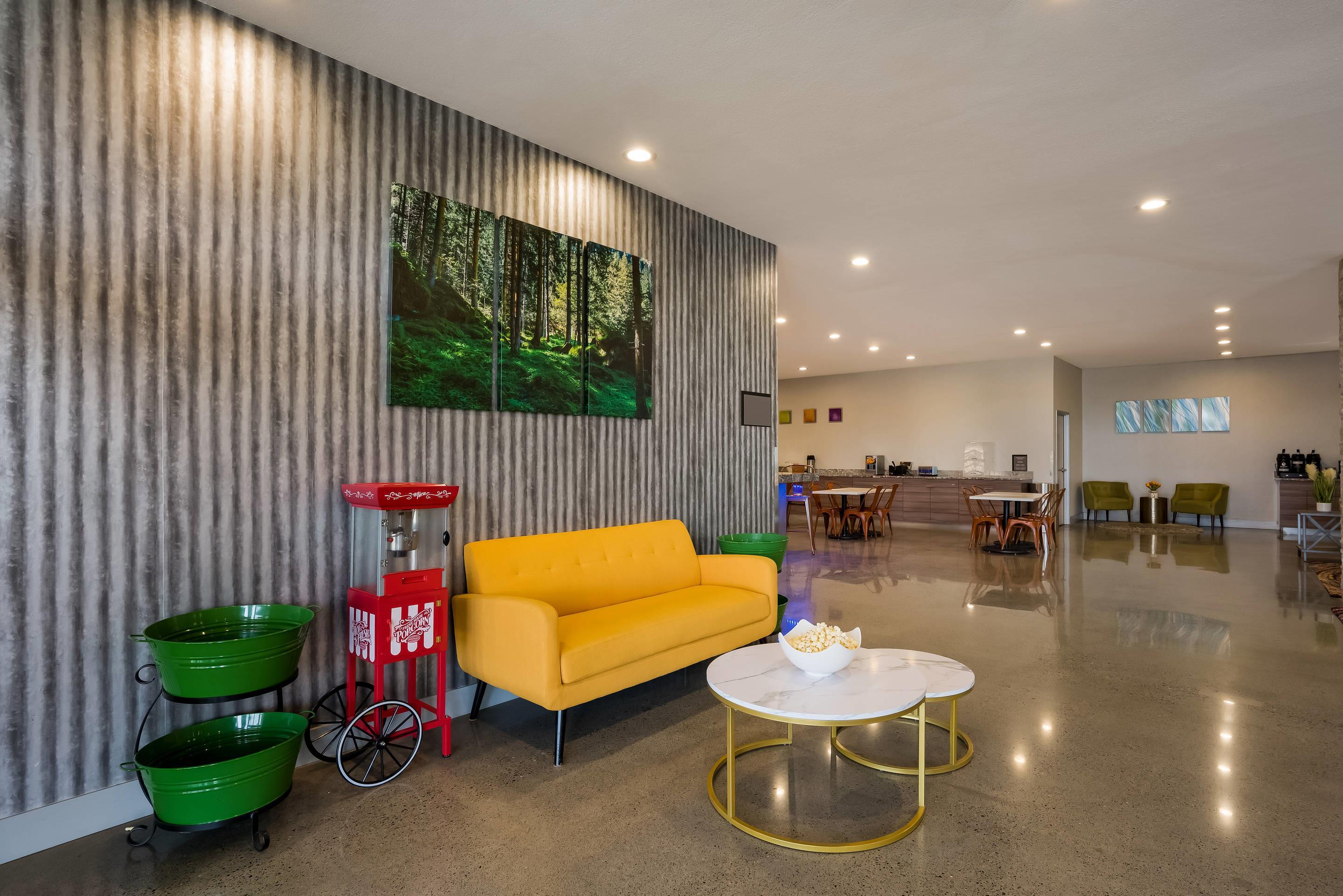 Enjoy coffee in the lobby | Richland Riverfront Hotel, Ascend Hotel Collection