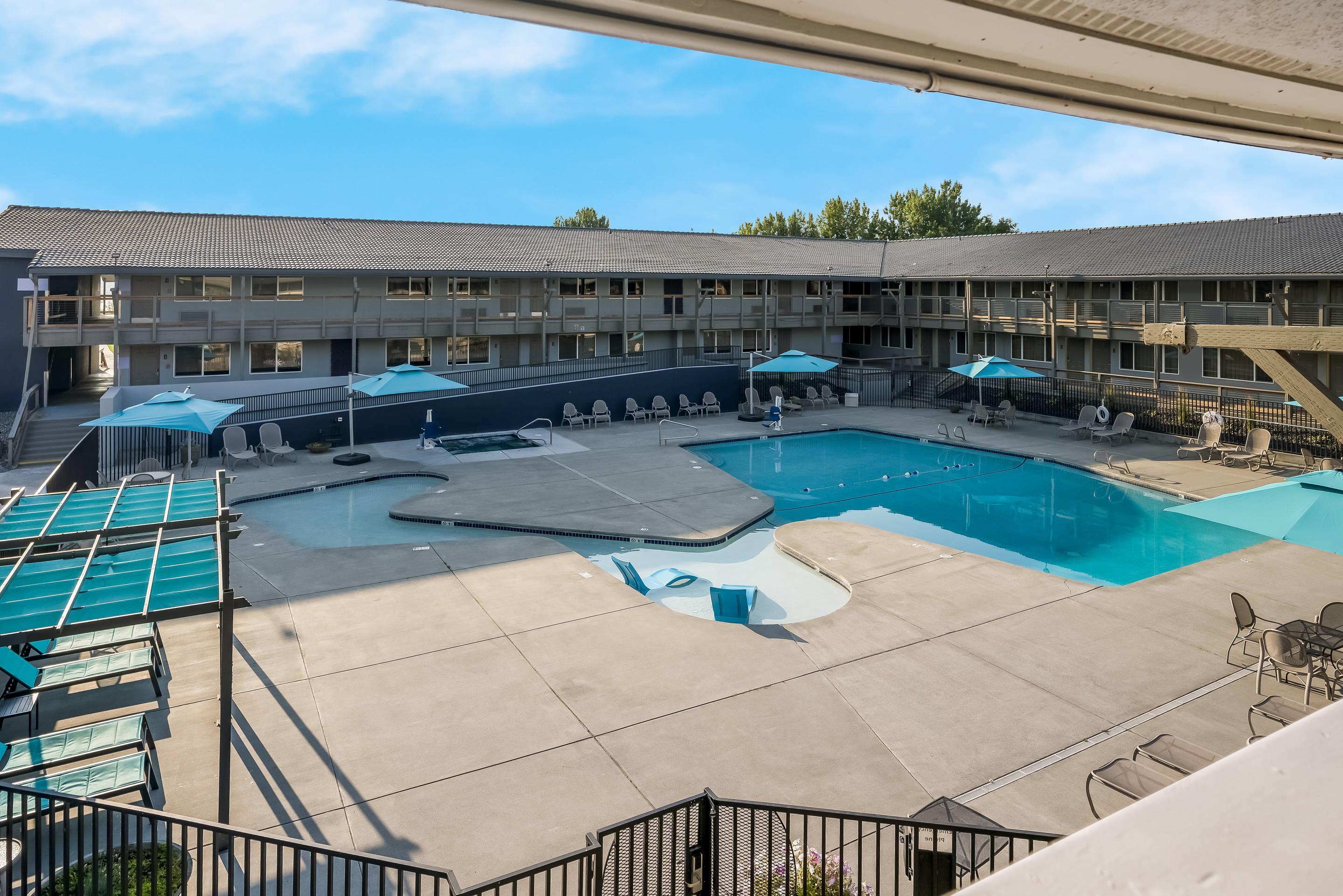 Outdoor pool | Richland Riverfront Hotel, Ascend Hotel Collection