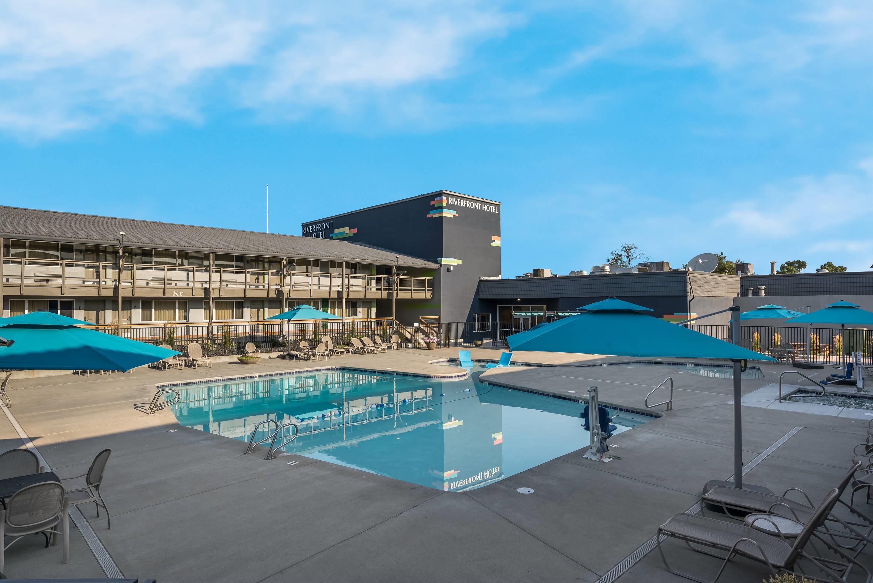 Outdoor pool | Richland Riverfront Hotel, Ascend Hotel Collection