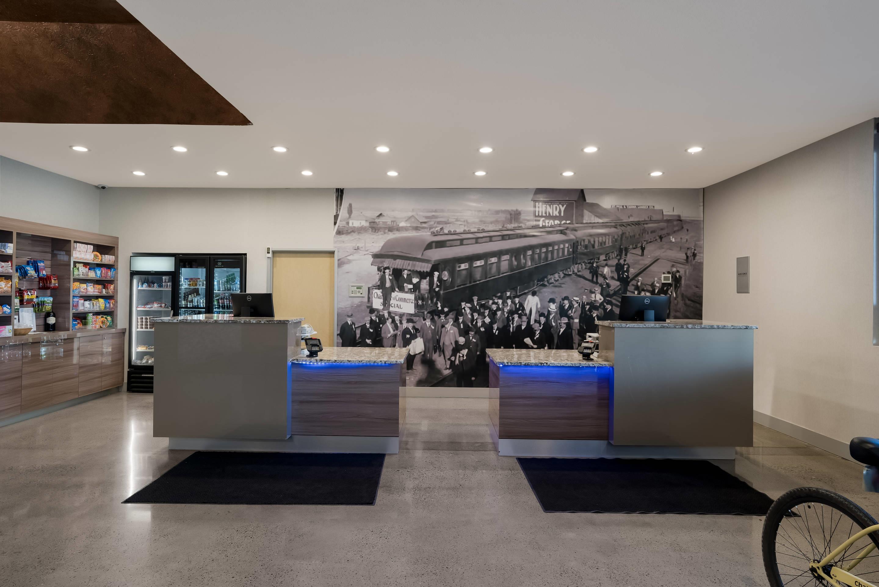 Spacious lobby with sitting area | Richland Riverfront Hotel, Ascend Hotel Collection