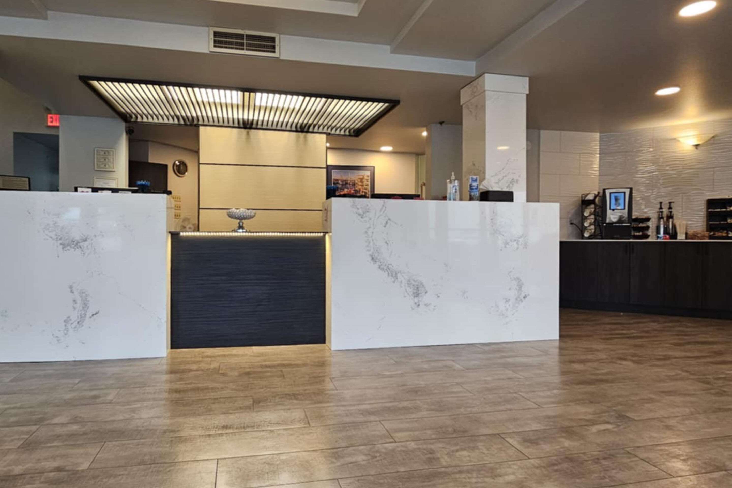 Front desk | Edgewater Inn and Suites