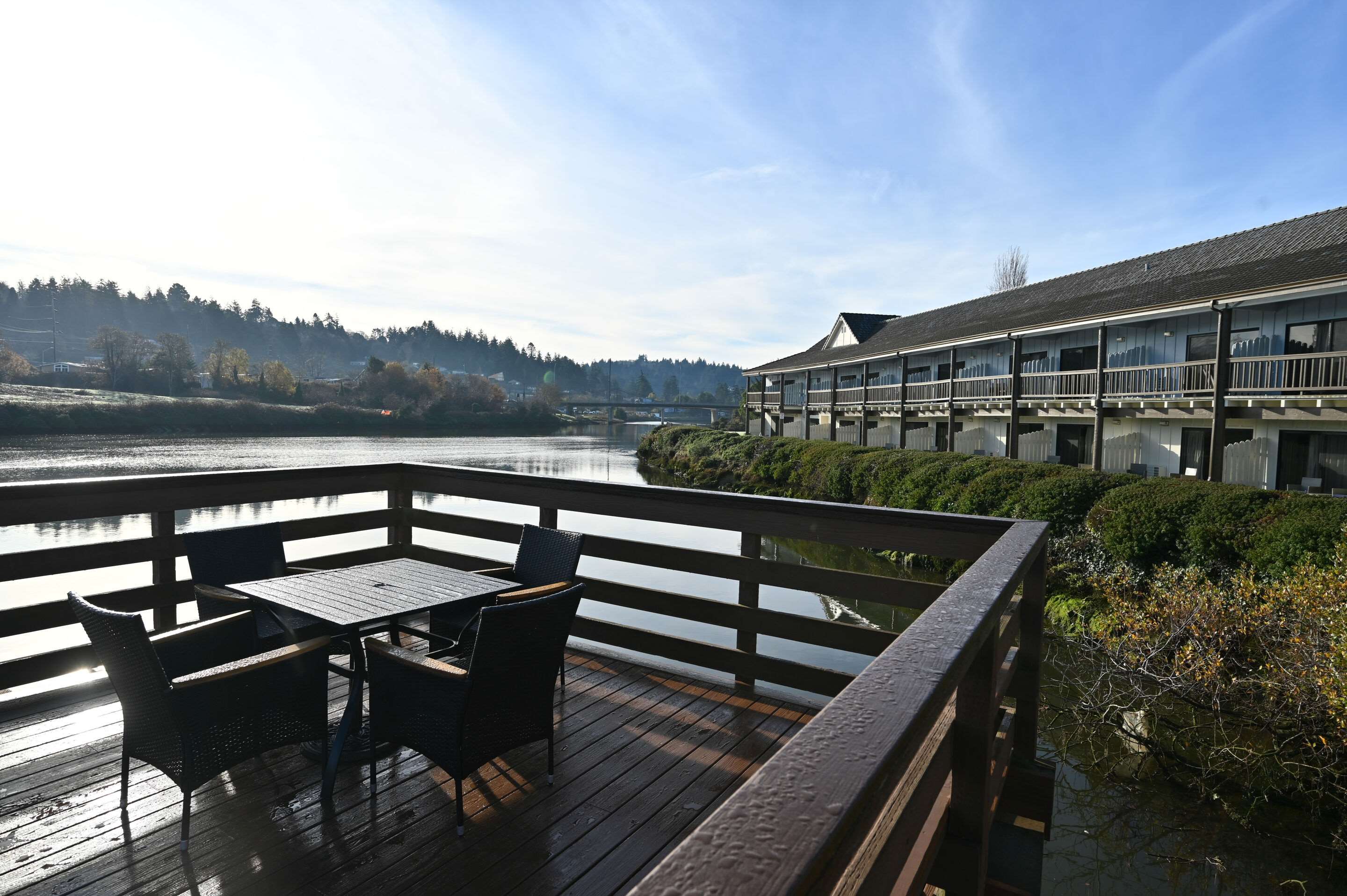 Patio | Edgewater Inn and Suites