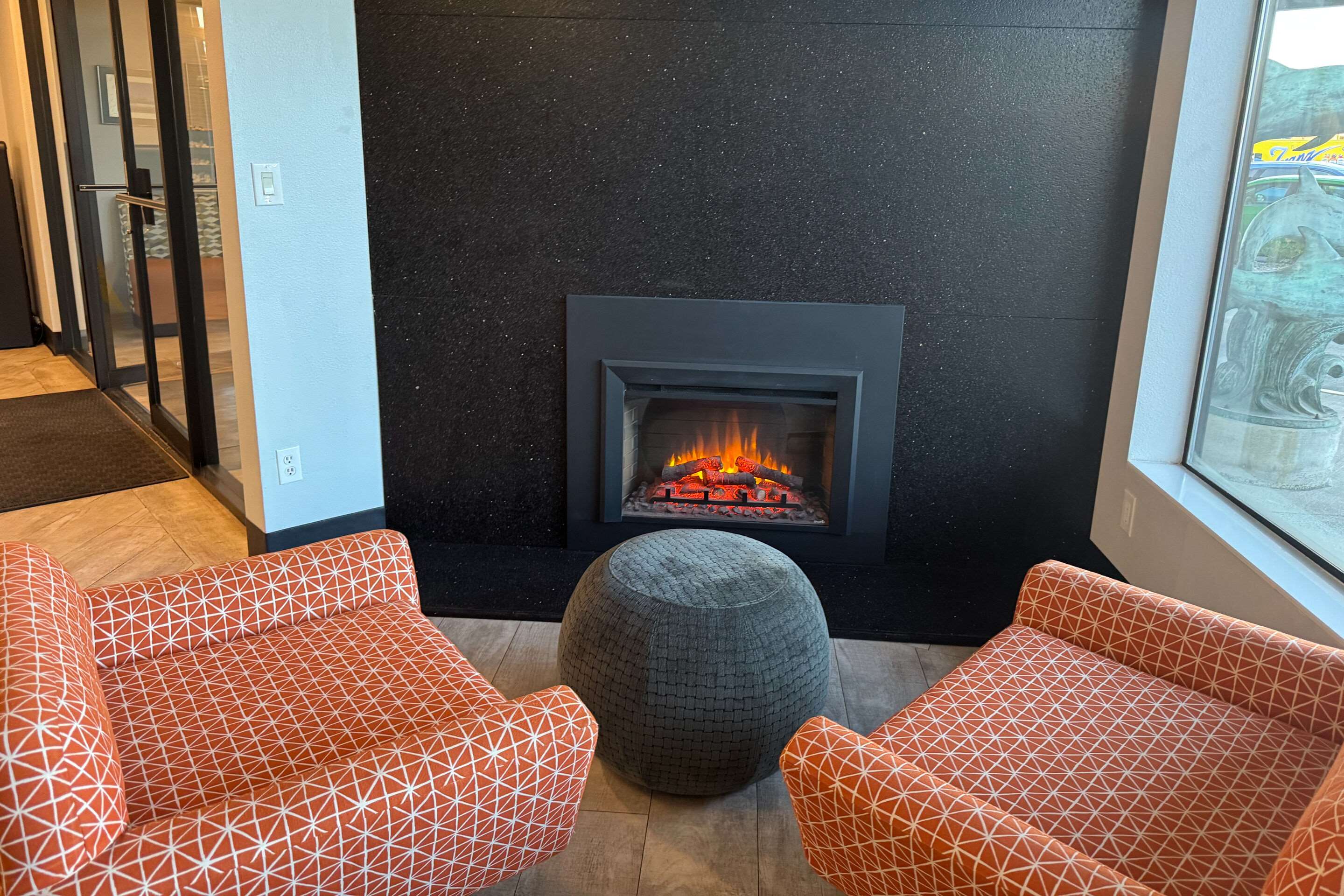 Hotel lobby | Edgewater Inn and Suites