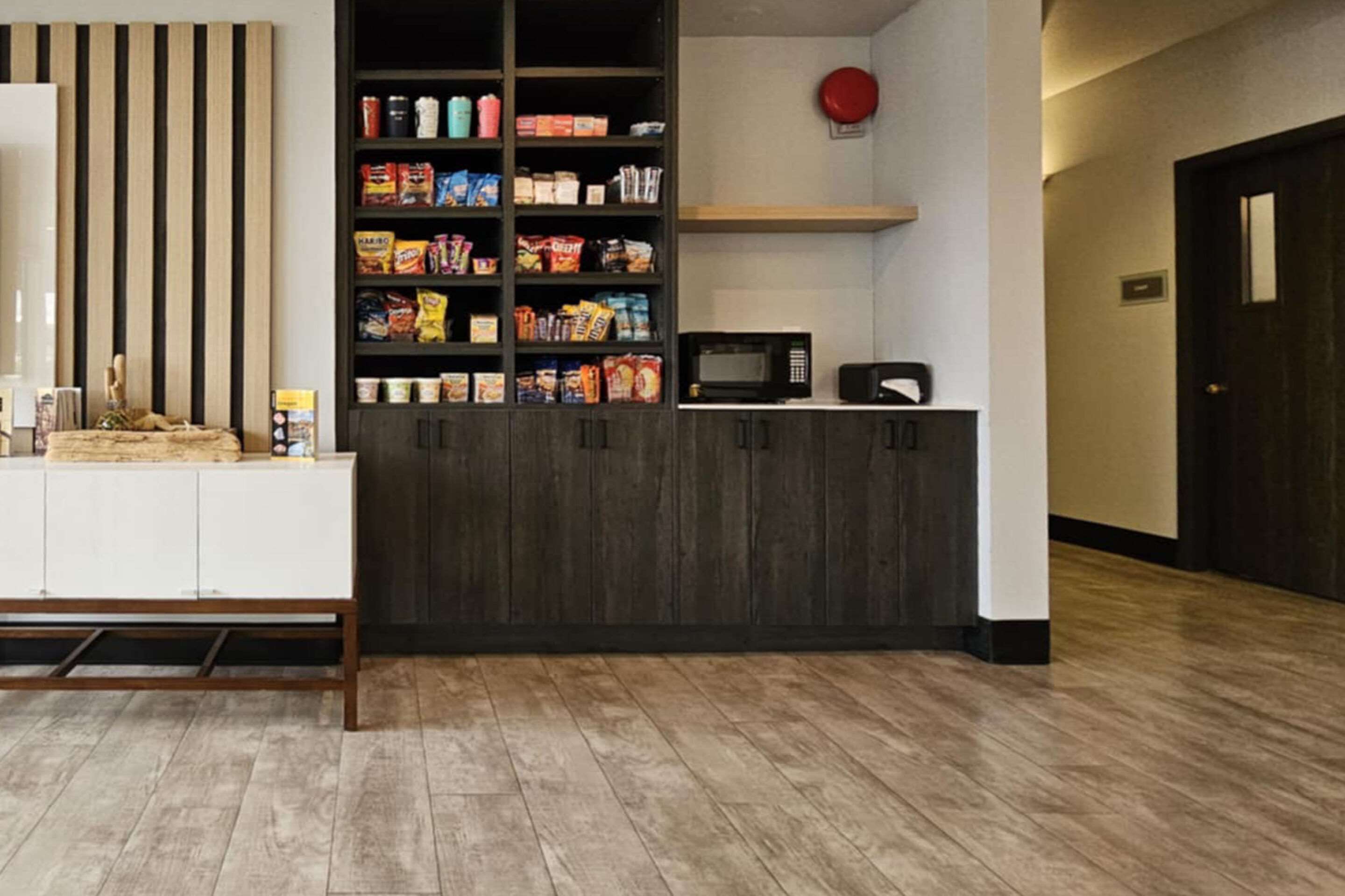 Hotel marketplace | Edgewater Inn and Suites