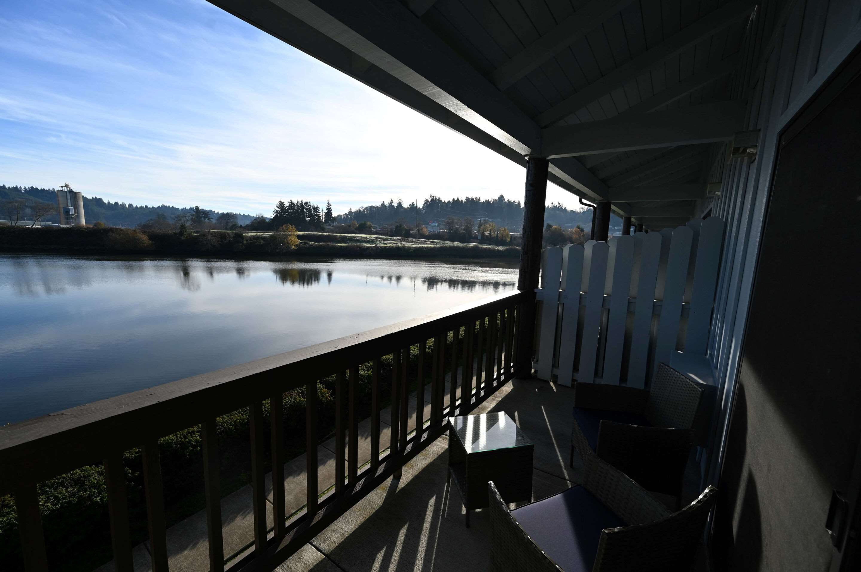 Patio | Edgewater Inn and Suites
