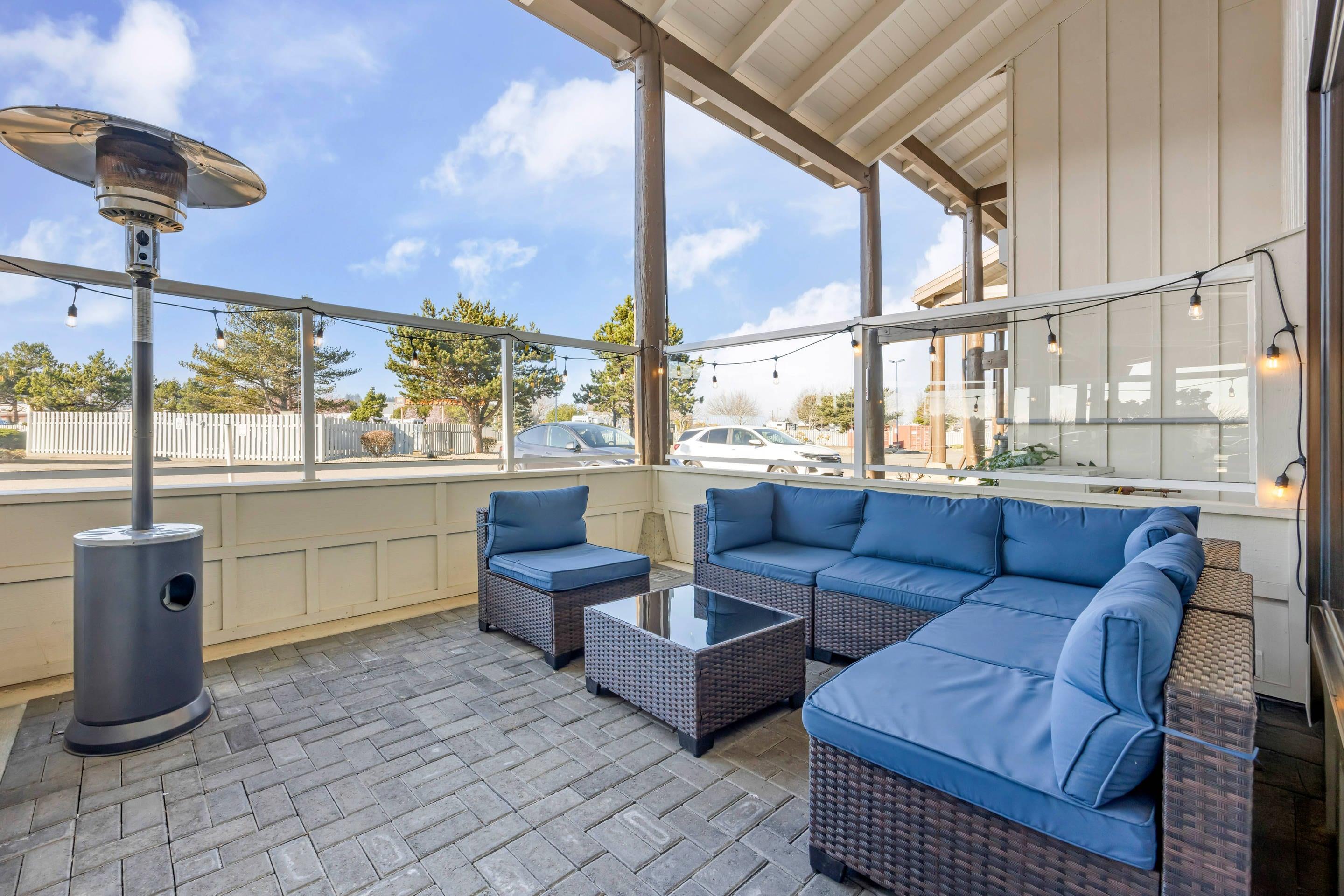 Patio | Edgewater Inn and Suites