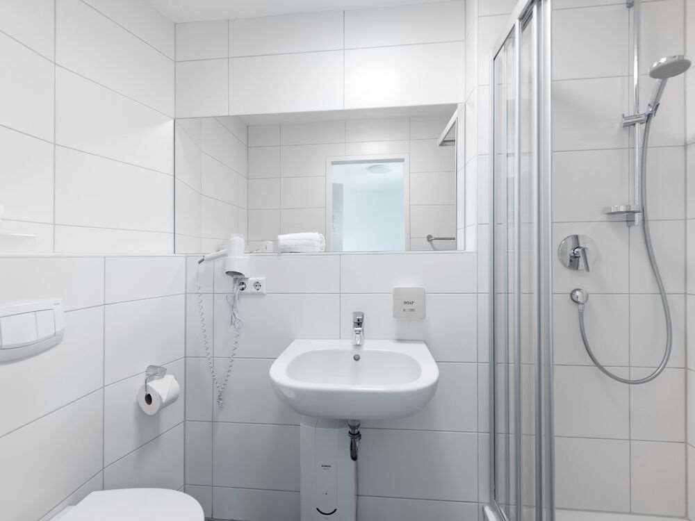 Hotel Garni Olgaeck-guestroom-Guest Room,Bathroom,On-Site.jpg