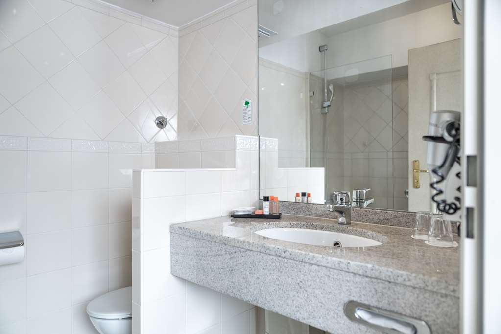 HOTEL OLYMP MUNICH-guestroom-Guest Room,Bathroom,On-Site.jpg