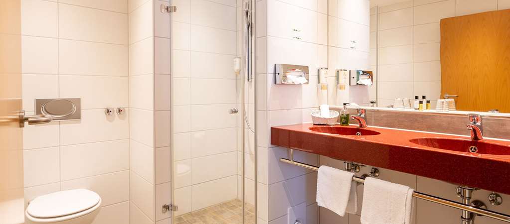 Ringhotel sKreuz-guestroom-Guest Room,Bathroom,On-Site.jpg