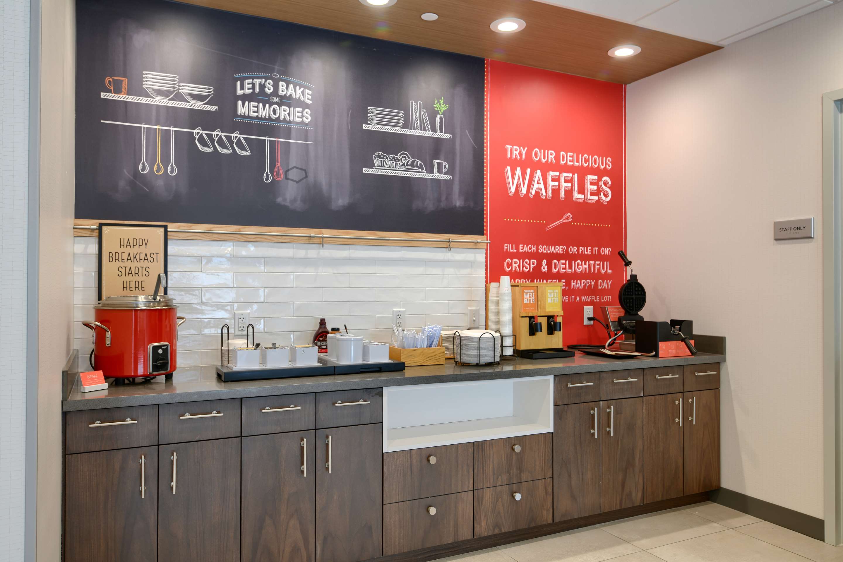 Breakfast Area | Hampton Inn Lincoln White Mountains