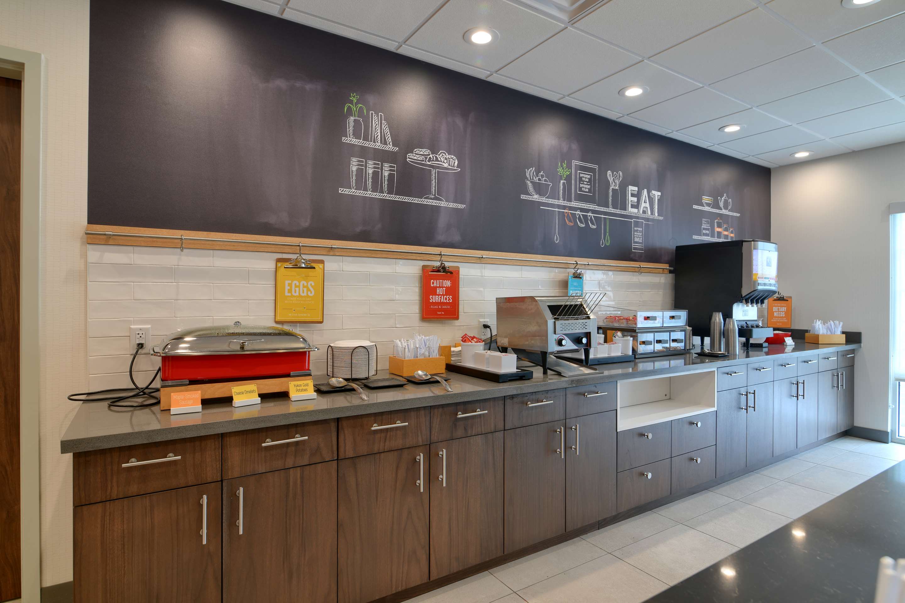 Breakfast Area | Hampton Inn Lincoln White Mountains