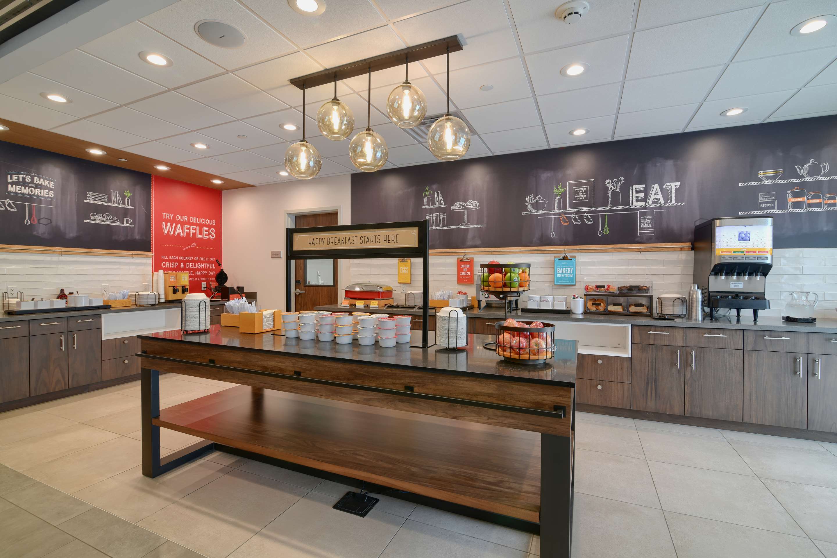 Breakfast Area | Hampton Inn Lincoln White Mountains