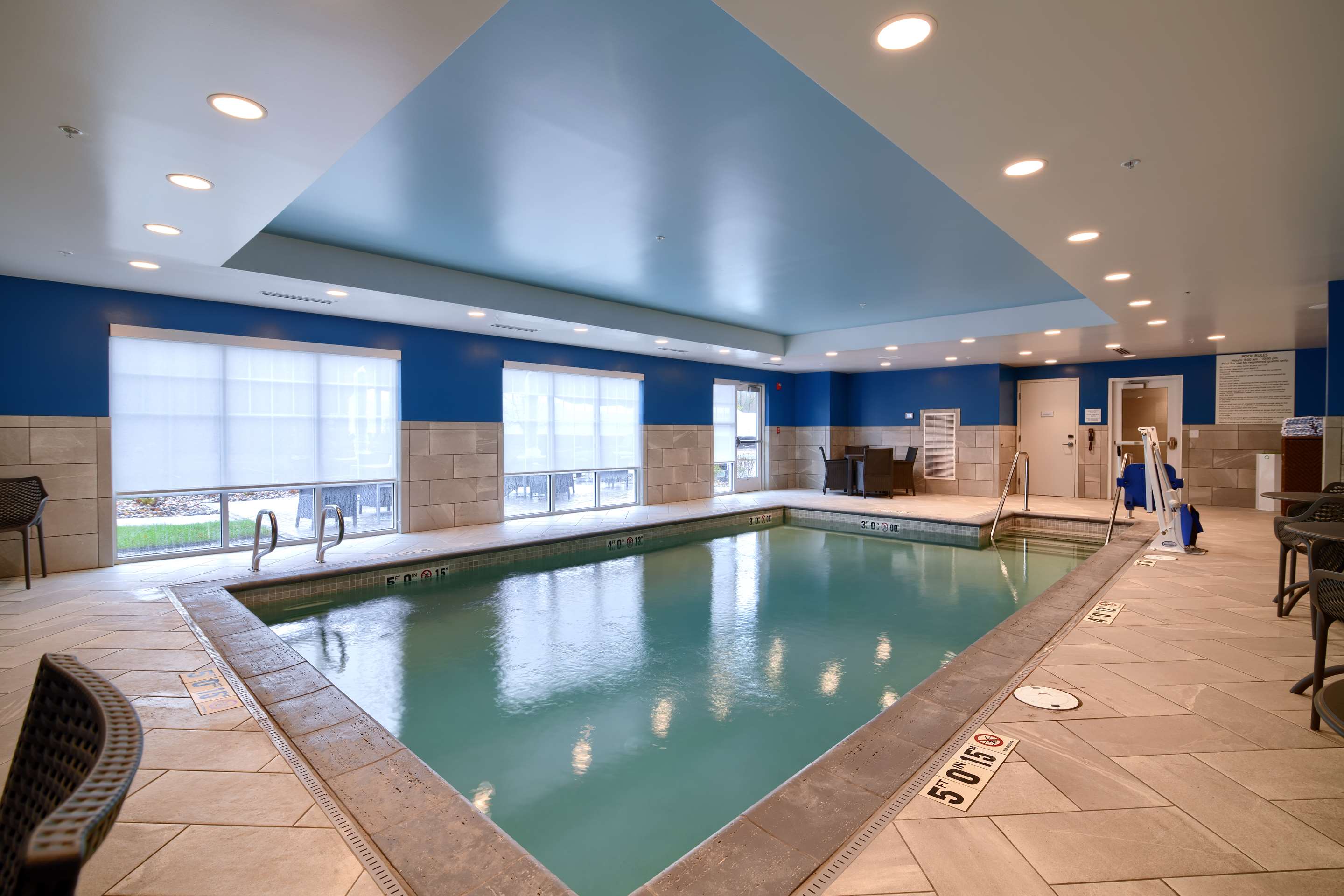 Pool | Hampton Inn Lincoln White Mountains