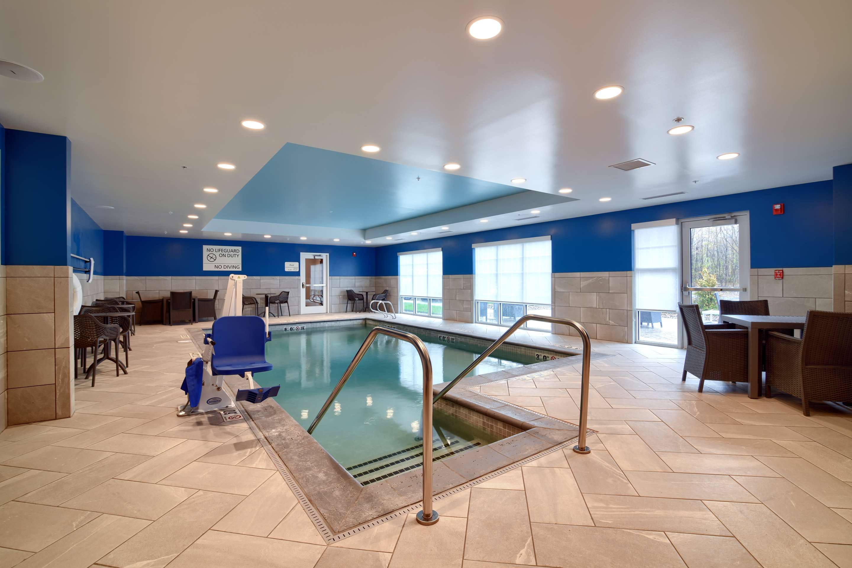 Pool | Hampton Inn Lincoln White Mountains