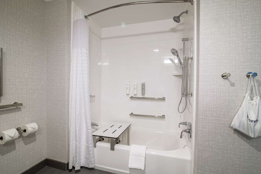 Hampton Inn Lincoln White Mountains Room Type - 2QN MOB HEARING ACC TUB