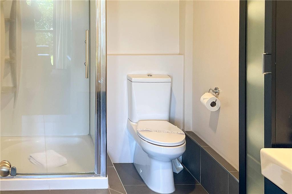QUALITY INN ACAPULCO TAUPO-guestroom-Guest Room,Bathroom,On-Site.jpg