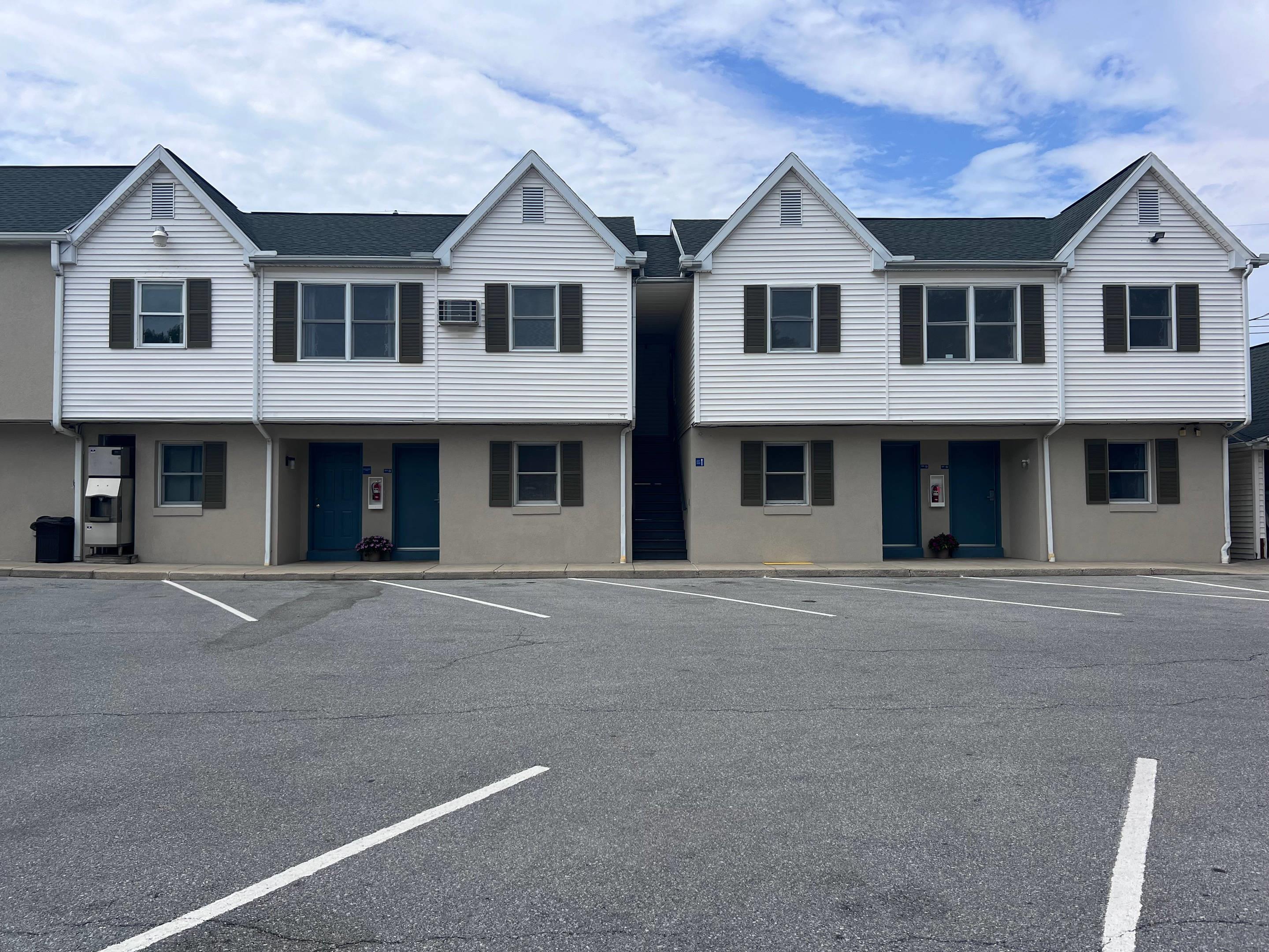 Hotel exterior | Rodeway Inn & Suites