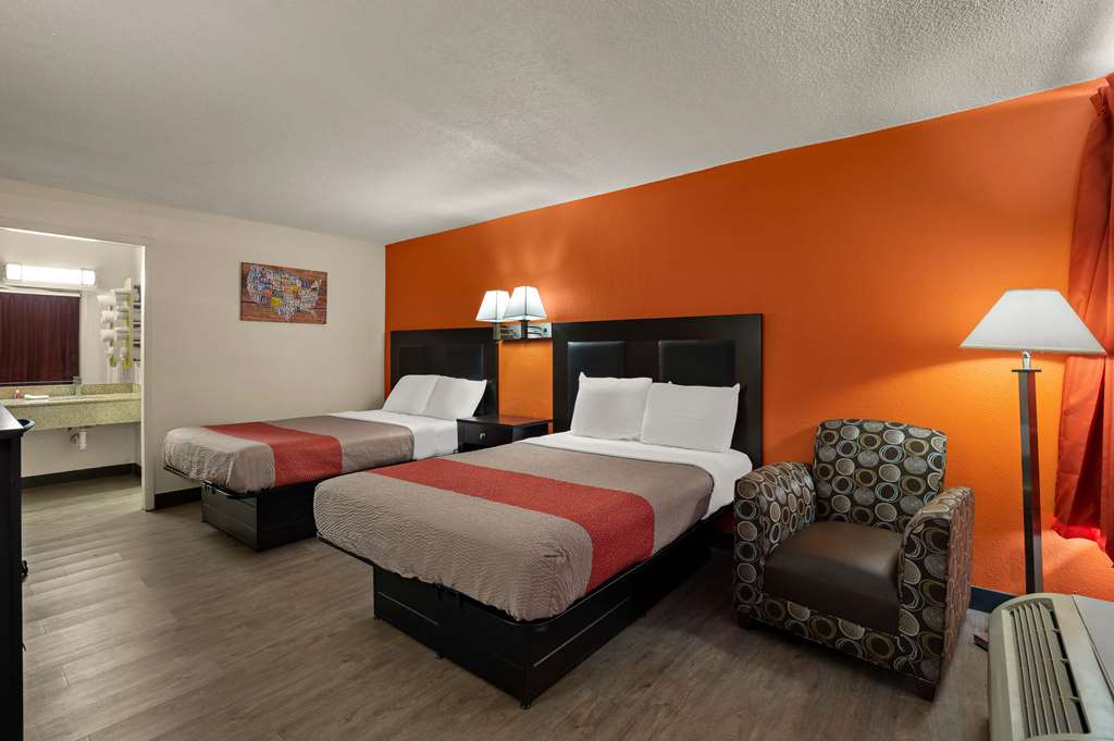 ECONO LODGE YEMASSEE-guestroom-Guest Room,On-Site.jpg