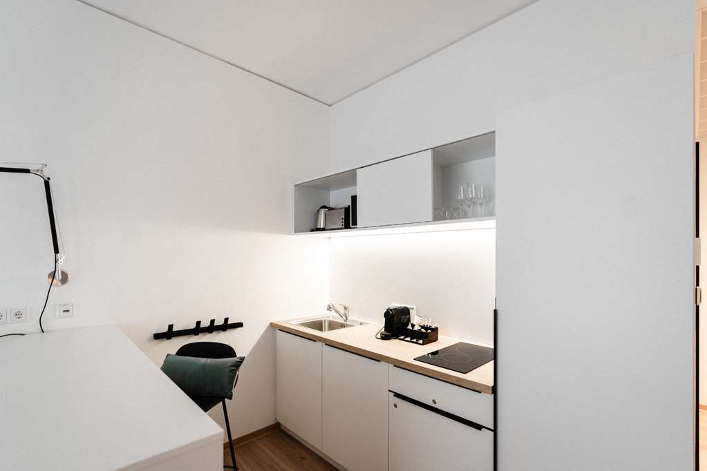 THE PLACE HERZOGENAURACH-guestroom-Guest Room,Guest Room Amenity,Kitchen/Kitchenette,On-Site.jpg
