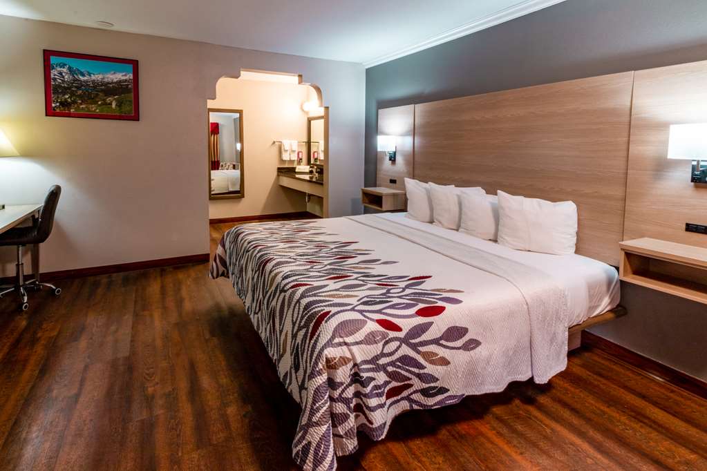 QUALITY INN BISHOP NEAR MAMMOTH-guestroom-Guest Room,On-Site.jpg