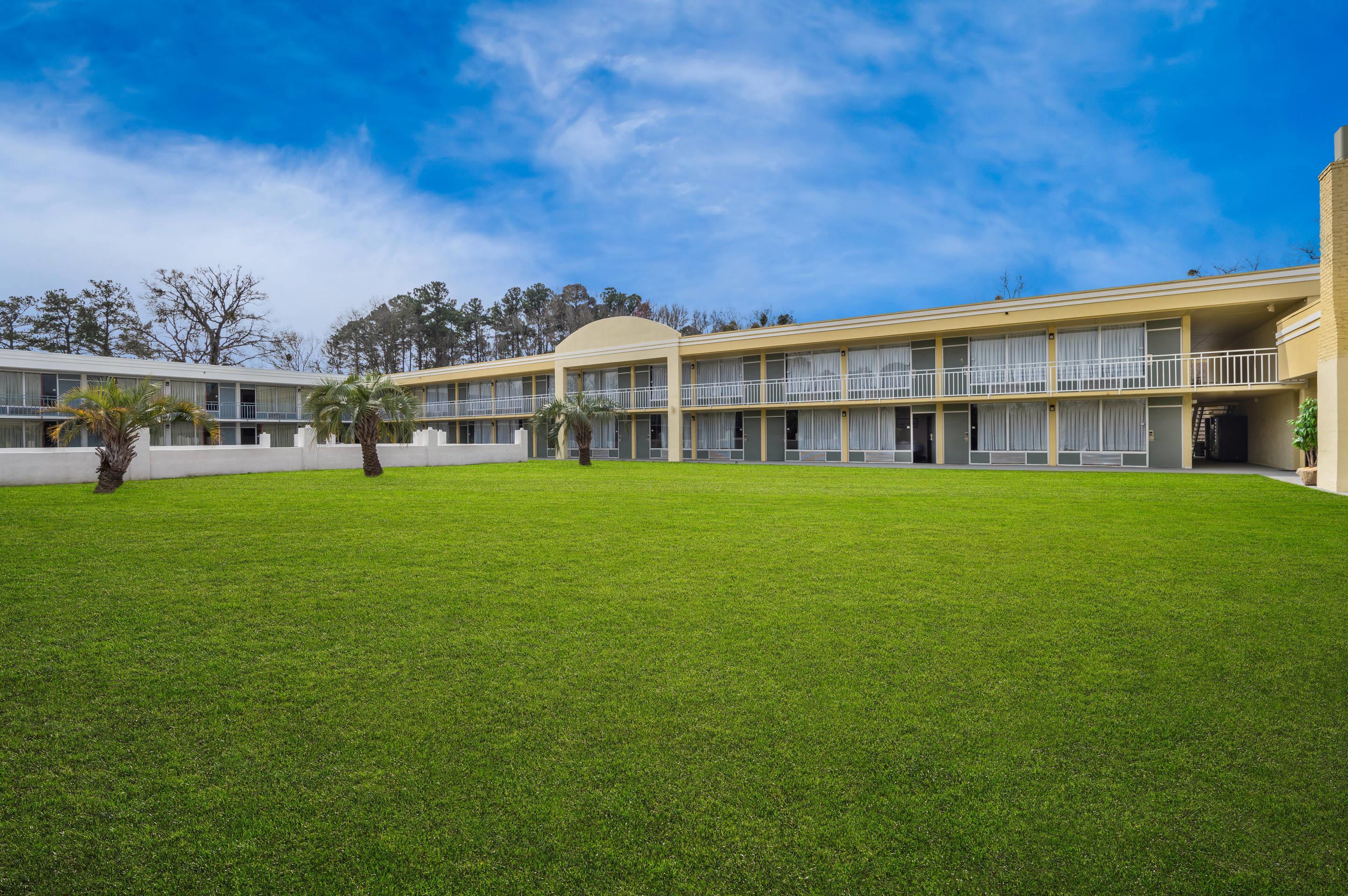 Hotel exterior | Quality Inn