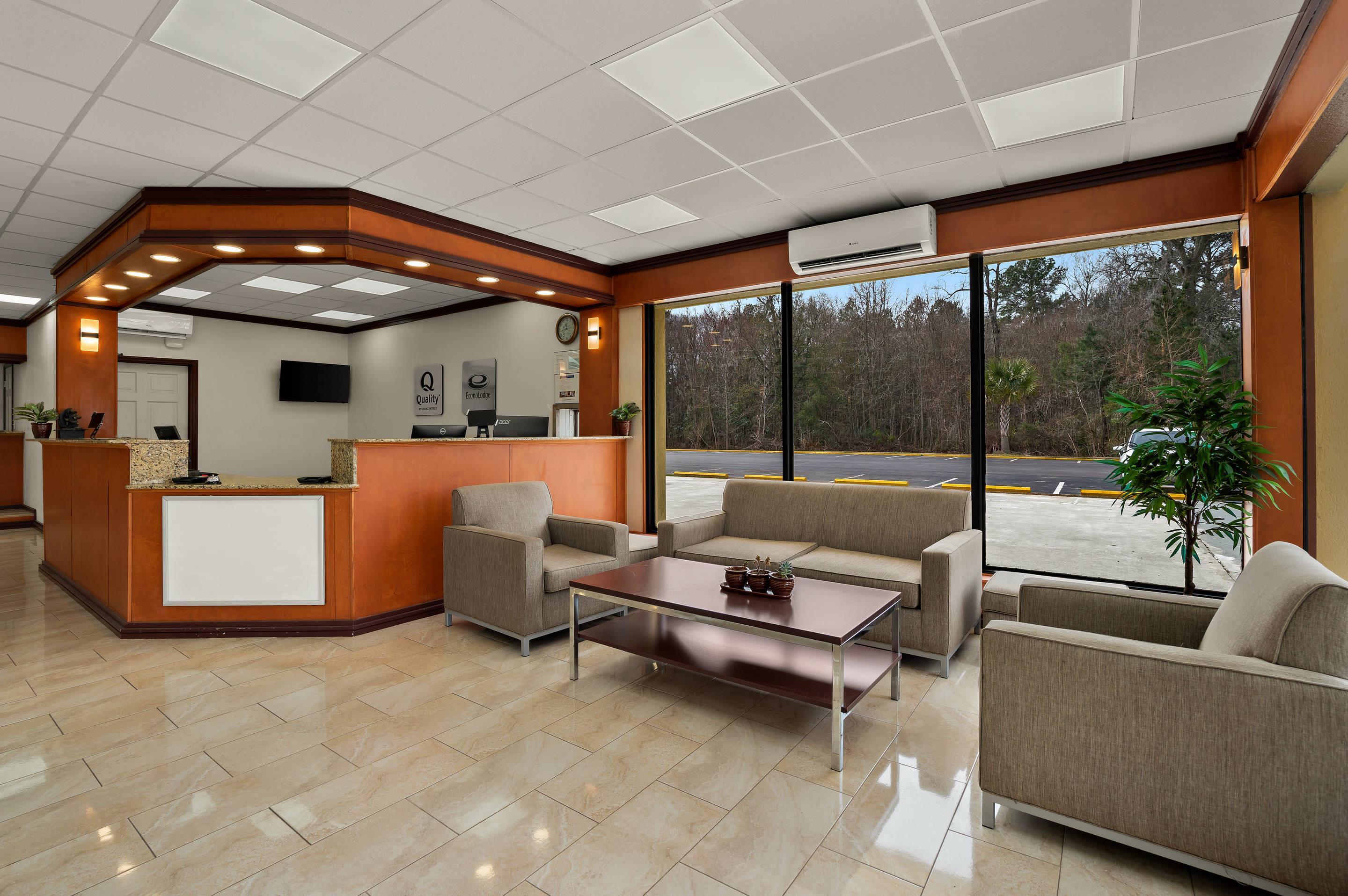 Hotel lobby | Quality Inn