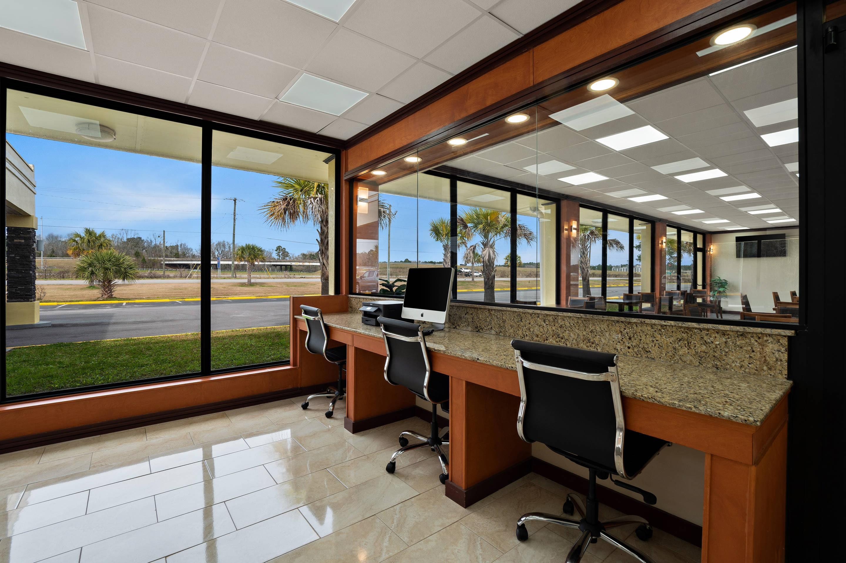 Computer in the lobby | Quality Inn