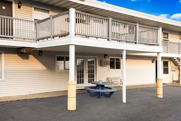 Exterior view - Rodeway Inn La Crosse