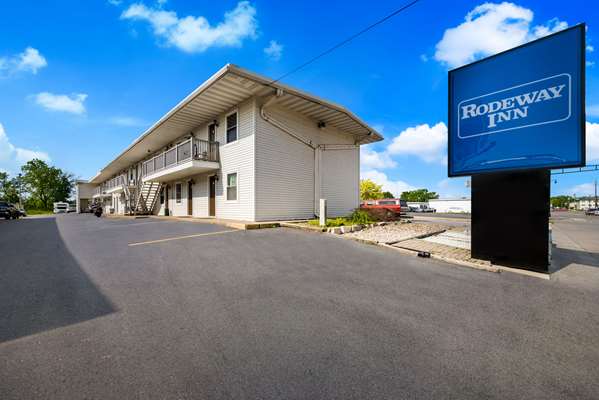 Exterior view - Rodeway Inn La Crosse