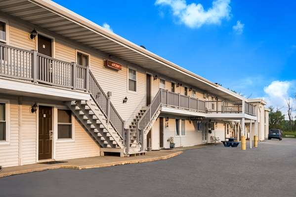 Exterior view - Rodeway Inn La Crosse